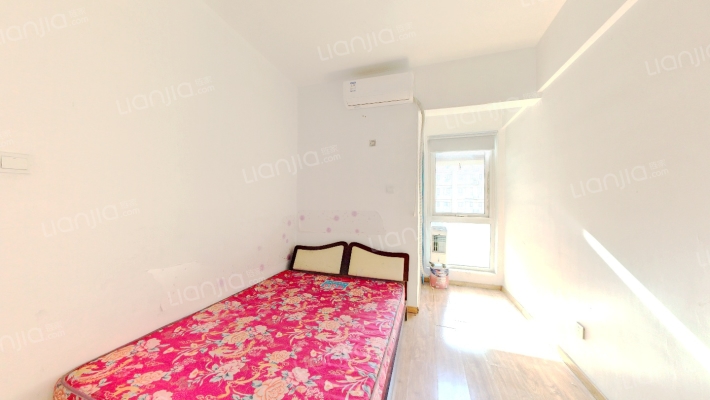 钻石广场全朝阳两居室，可贷款，房本满二。-卧室A