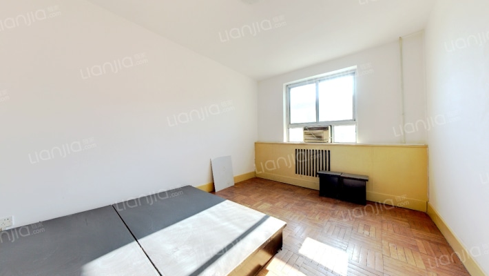 蓝天小区，南北通透三居室，中间层，总价低-卧室A