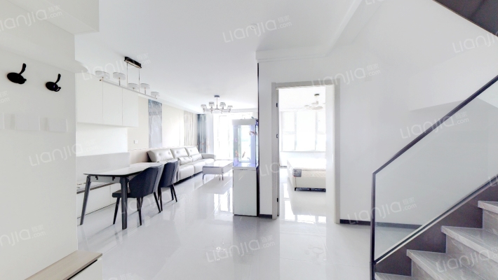 双层设计 2卫 4居室 15号楼 满二 次顶层 拎包入住-客厅