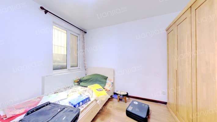 集中供暖  物探家属院  通透三居室  停车免费-卧室B