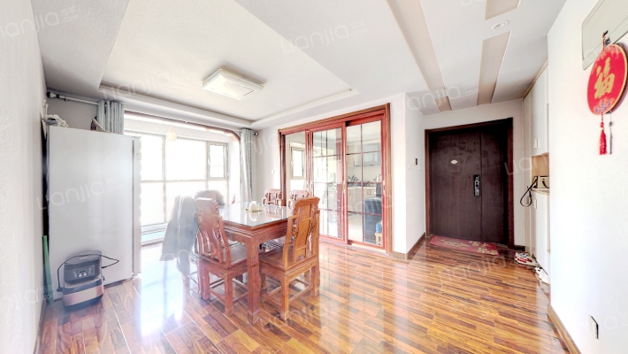 开发区 御景园南北通透大3居 自住装修标准 高楼层-餐厅