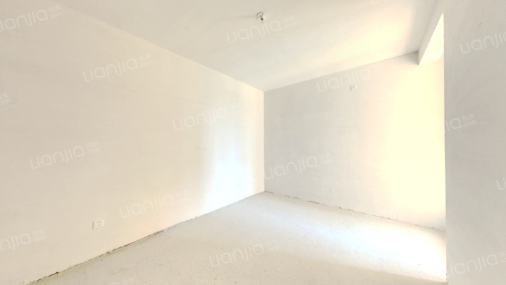 ：地理位置好离德信公园直线距离200米，全南两居。-卧室B