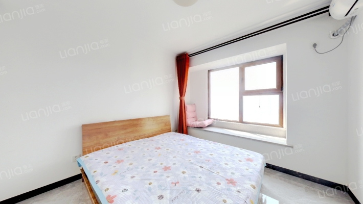 南北通透三居室 2.精装修 3.采光视野好 4.配套齐全-卧室C