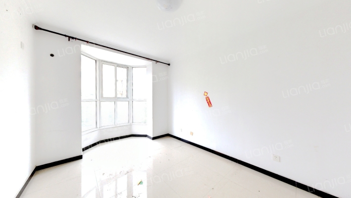 此房房本满五，南北双通透户型，公摊面积小-卧室A