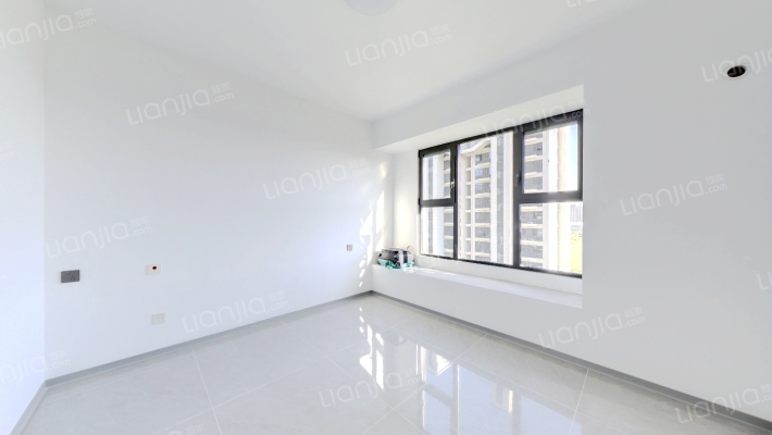 华远海蓝城二期南北通透双卫三居-卧室A