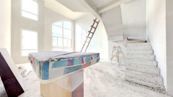 幸福嘉园叠拼别墅  有电梯，带阁楼露台、车位、地下室-客厅A