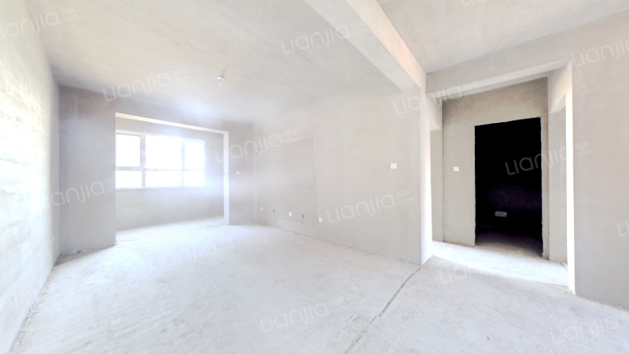 此房格局户型方正，中间楼层，满二税费少，南北通透-客厅