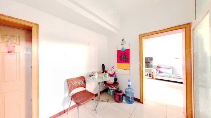 开发区政法街怡海嘉园两居，本满五不唯一。-餐厅