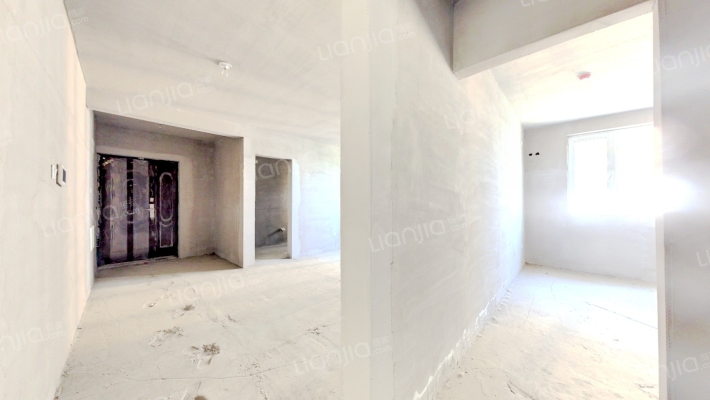 德信公园北侧，南北通透两居室 中间楼层 满二-客厅