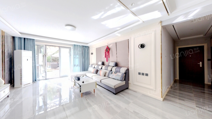 一层带大院子，采光好！通透三居-客厅