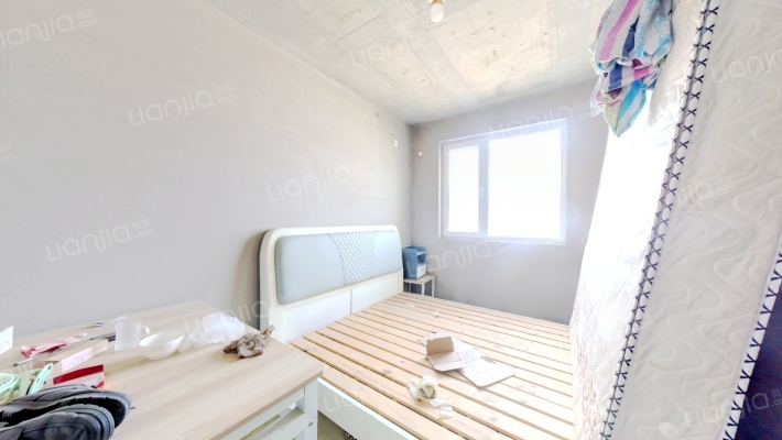 新小区，德信公园旁边，交通房便。-卧室C