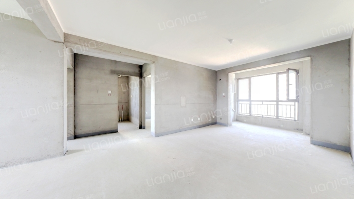 天伦湾嘉园南北通透三居，毛坯随意装修，业主急售-客厅