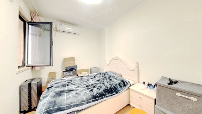 精装两居  南向的户型，精装满二-卧室A