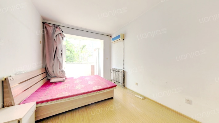 德信公园旁  国富嘉园  一层带20平左右院子两居，边户-卧室A