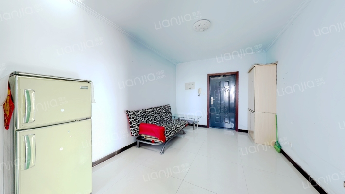 水岸花城一居西南户型出售中间楼层-客厅