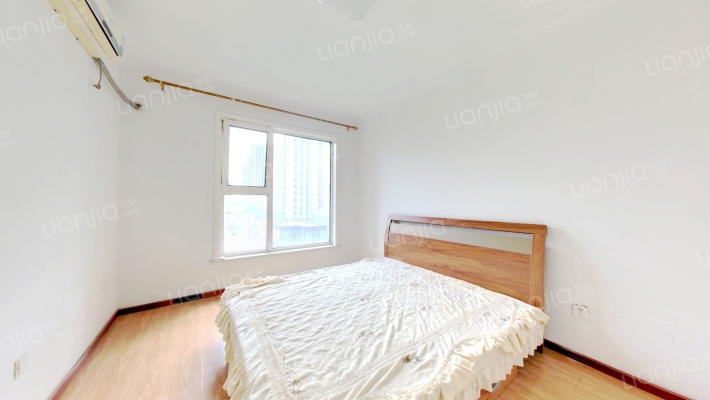 南北通透三居 带装修 全天采光 房本满二-卧室C