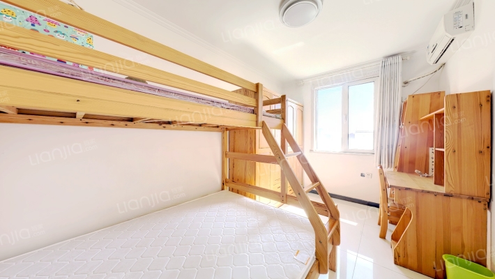 东南两居，视野宽阔，中间层 全天采光，精装-卧室B