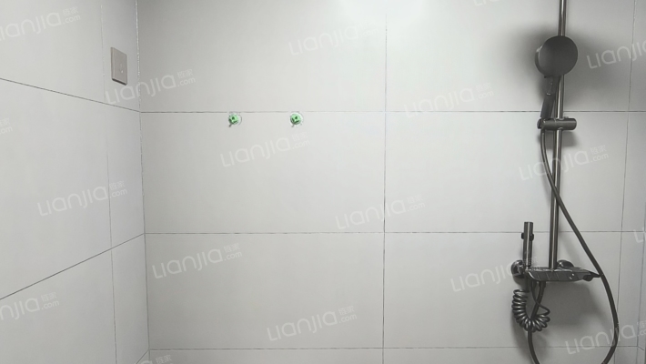 急售朝南两居，满二，价格美丽可小叨-卫生间