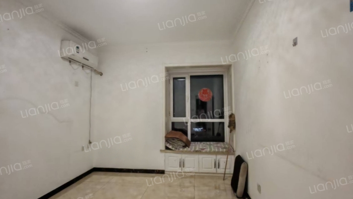 急售三利一期精装修小三居，南北向，价格美丽-卧室A