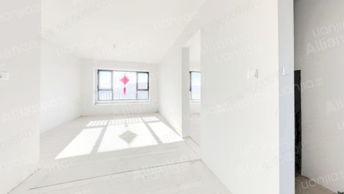 高新区 央企华侨城 南北通透2居室 中楼层 房本在手-客厅