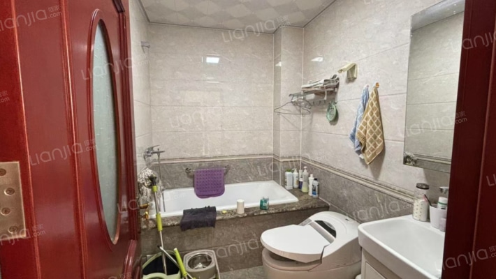 京都颐和城爱丁堡别墅区 万亩大盘 管家式服务-卫生间B