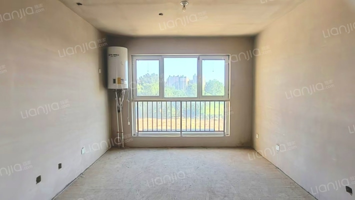 70年大产权，房证满二，次新房，通勤北京，交通方便。-客厅