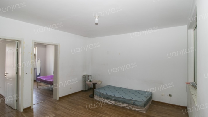 新美嘉苑小区二手房实景图