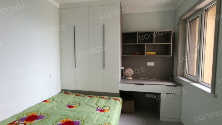 急售三利b区精装自住两居，价格美丽-卧室B