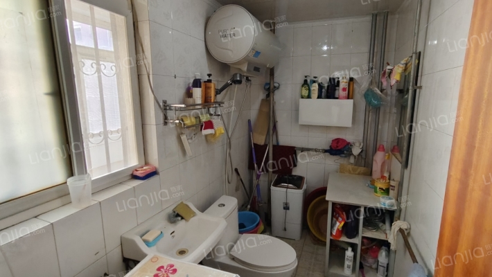 此房满五唯一，视野宽阔，采光充足，配套齐全-卫生间