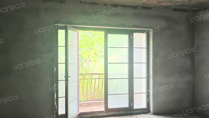 急售   名流丽苑别墅   满五可贷款，毛坯可以自由装修-卧室D