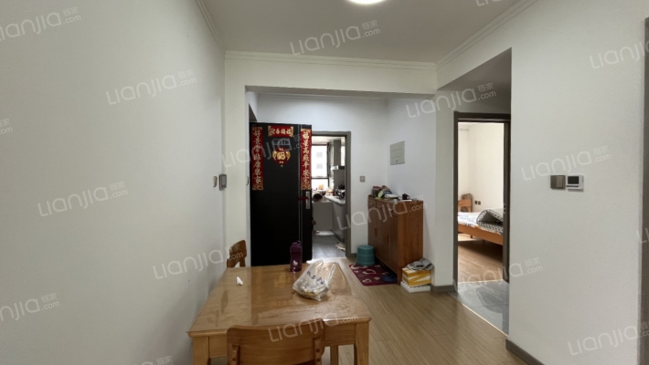 一梯两户，高铁板块，南北通透两居室，厅卧朝南-客厅