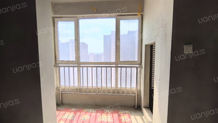 房本满两年，无抵押，高楼层 南北通透 全天采光-阳台