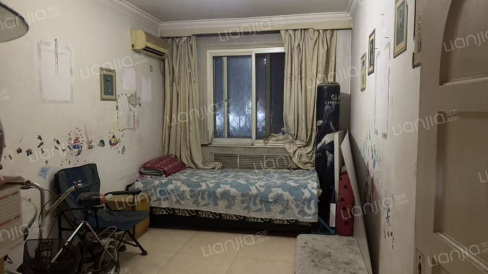 房本满五唯一，南北通透的三居两卫，好楼层，好户型。-卧室B