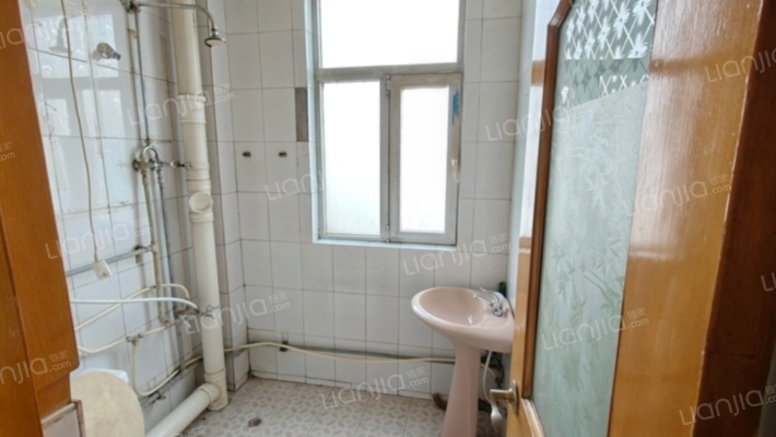 火车站南北通透两居不是顶层有钥匙随时看-卫生间