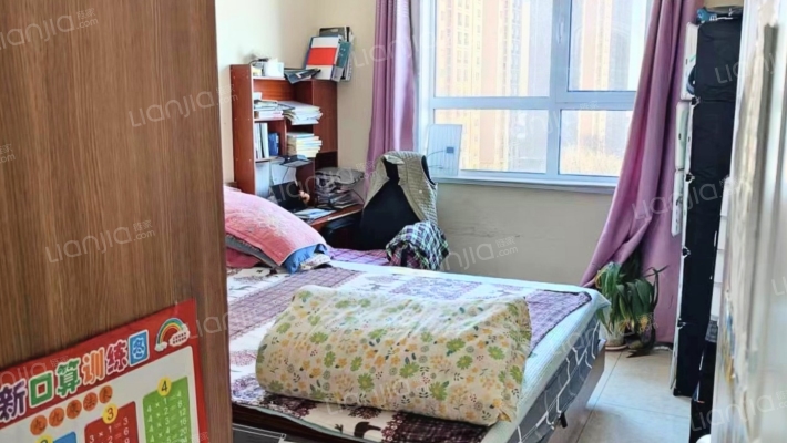 此房户型方正，采光充足， 交通便利，配套齐全-卧室A