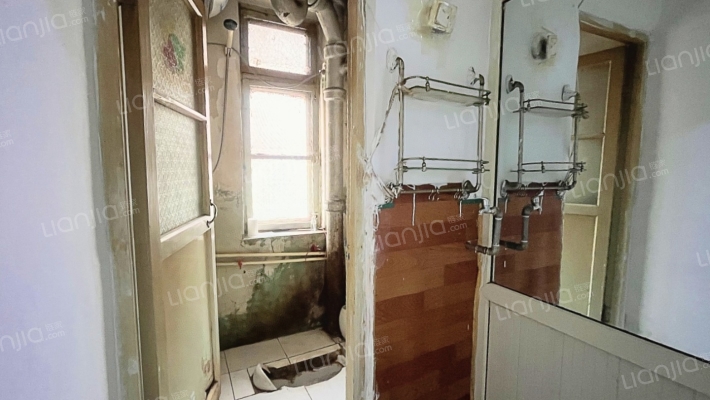 单位房，满五唯一，70年大产权，集中供暖，2层-卫生间