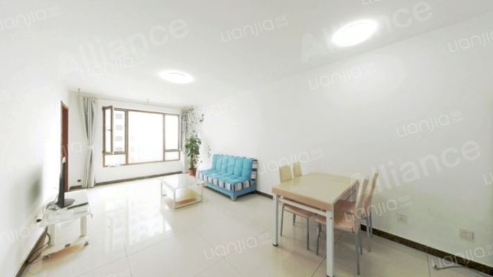 精装修 南向3居C户型 有本 中层 视野开阔-客厅