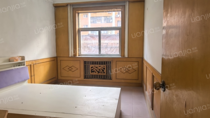 政法街 集中供暖 南北通透三居带小院-卧室B