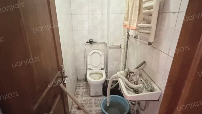 物资局小区 4室2厅 南 北-卫生间