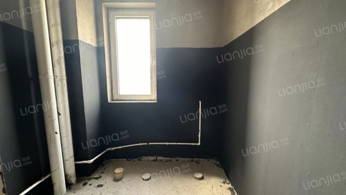 好楼层，采光好，全天都能进光，小区楼间距长，绿化高-卫生间