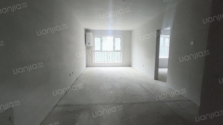 70年大产权，房证满二，次新房，通勤北京，交通方便。-客厅