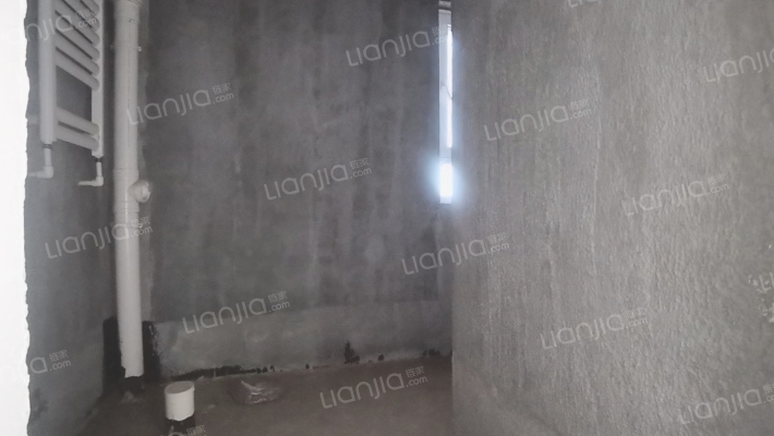 业主诚心出售 价格可谈 南北通透三居室，有房本带车位-卫生间