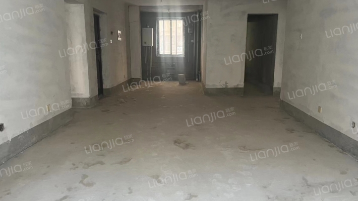 德信公园旁 毛坯房双卫三居 中间楼层 生活设施齐全-客厅