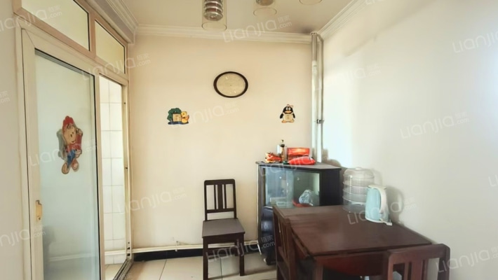 西丁对面金街商城小区南北通透三居-餐厅