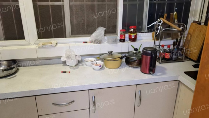 一梯两户，公摊小，交通便利，视野采光好。-厨房