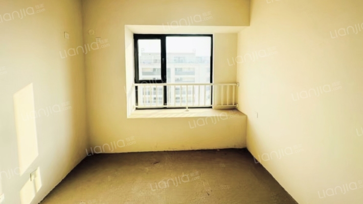 中冶一期，集中供暖，南北通透三居室，中低楼层-卧室B