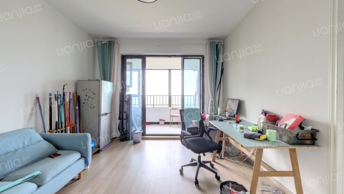 中梁世茂十里晴川二手房实景图