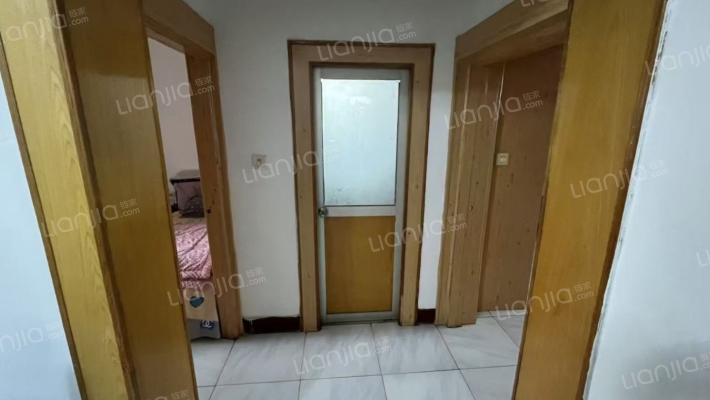 铝厂，70年大产权，满五唯一，方便看房-储物间