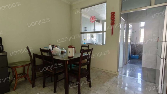 中间楼层，集中供暖，交通方便，精装修-餐厅