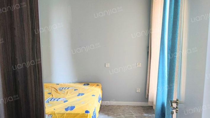 【鸿坤理想湾】全阳小三居室，婚房装修，东户无遮挡-卧室C